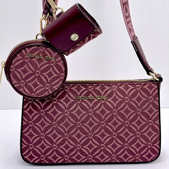 MICHAEL KORS Jet Set Travel Small Logo Jacquard Crossbody With Tech Attach
NWT - Picture 3 of 16